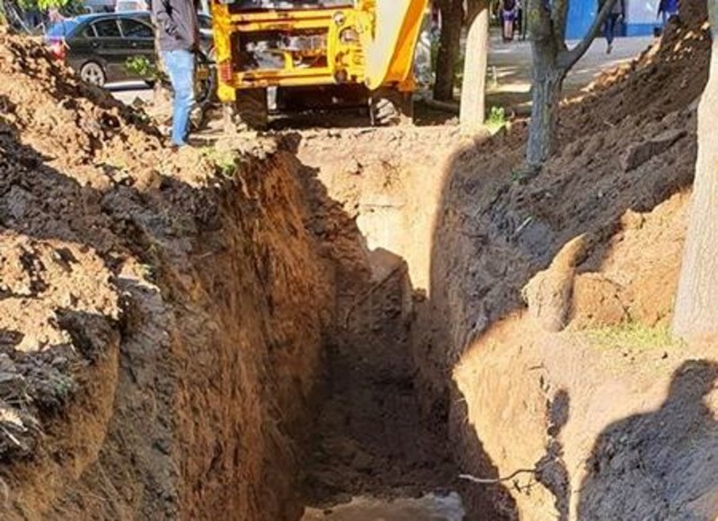 У Херсоні через аварію колектора без води можуть залишитись 23 багатоповерхівки та 7 вулиць У Херсоні через аварію колектора без води можуть залишитись 23 багатоповерхівки та 7 вулиць