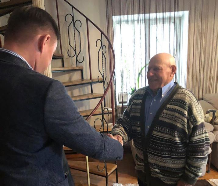 У приміській Антонівці привітали ювіляра з 90-річчям - ФОТО