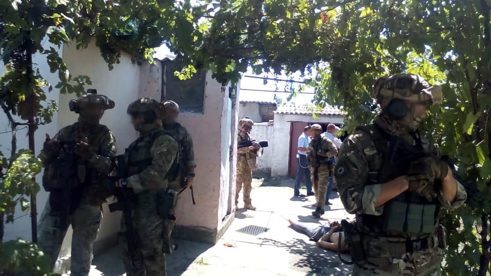 Чоловіка, який вчинив стрілянину в Білозерському районі, взято під варту