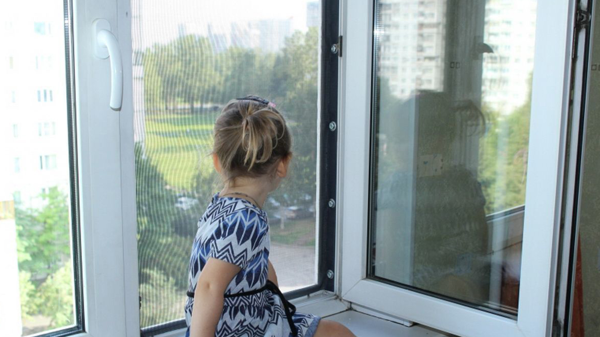 В Херсоні через падіння з вікна травмувалася 2-річна дівчинка