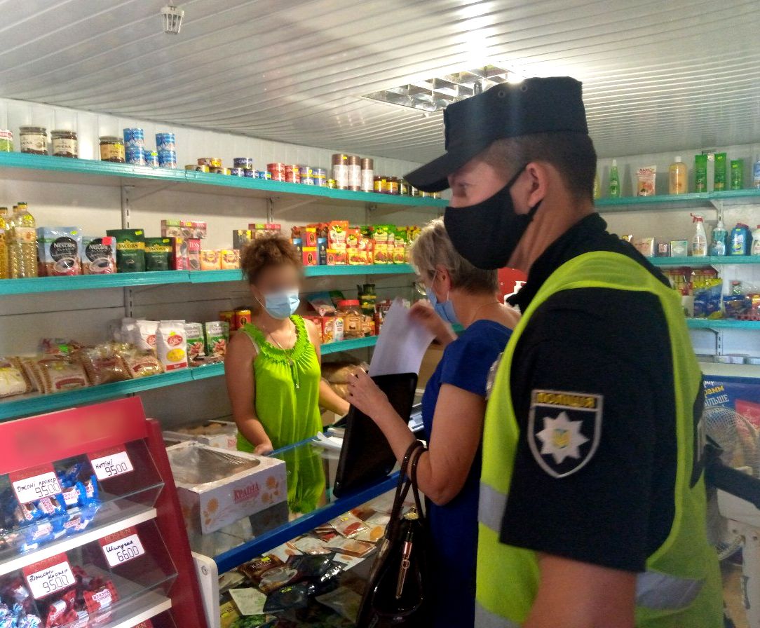 На Херсонщині поліцейські склали майже 900 протоколів за порушення правил карантину