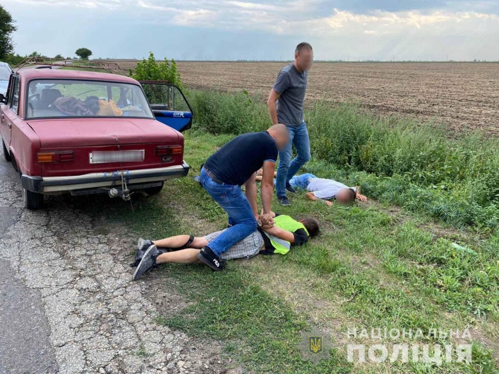 На Херсонщині миколаївські оперативники затримали ґвалтівника літніх жінок