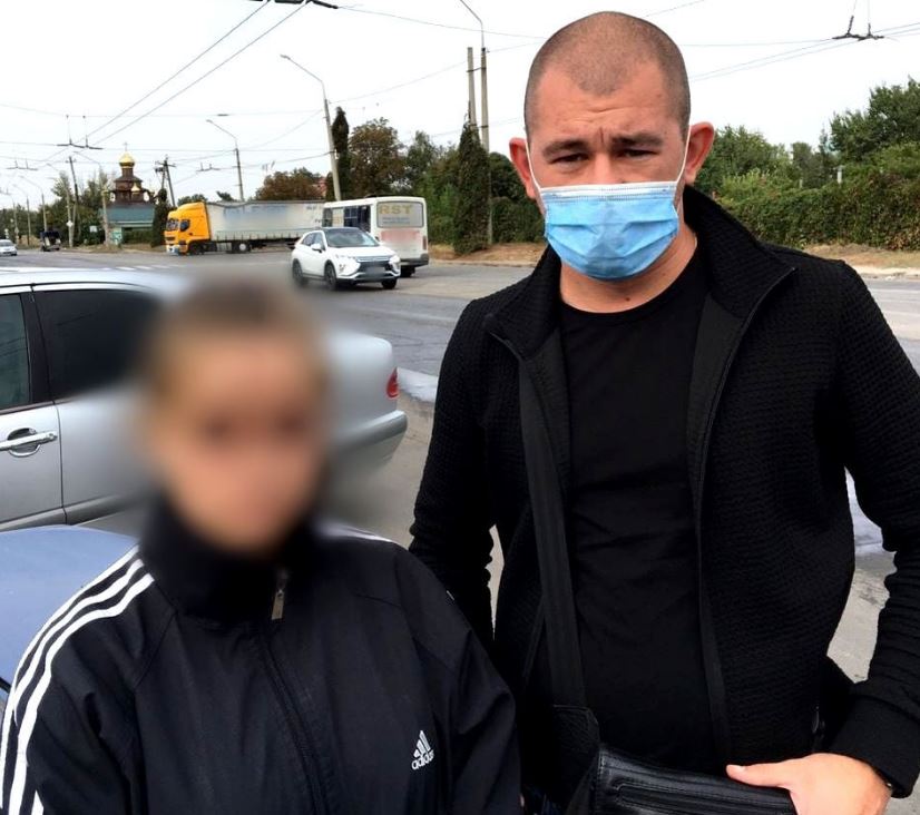 Зниклу в Новотроїцькому районі 14-річну дівчину поліцейські розшукали у Запоріжжі