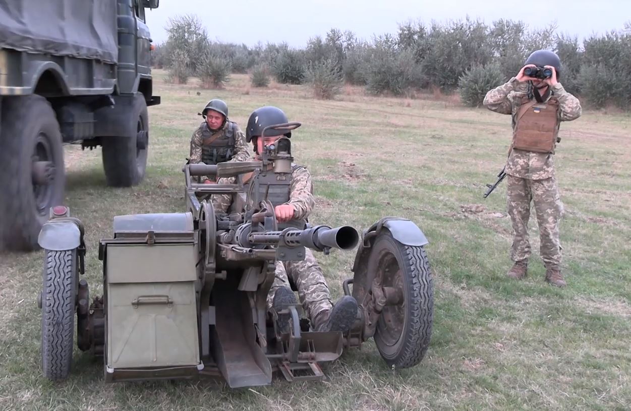 На Херсонщині поблизу адмінкордону з Кримом бійці ЗСУ відпрацьовують знищення ворожих дронів, - ВІДЕО На Херсонщині поблизу адмінкордону з Кримом бійці ЗСУ відпрацьовують знищення ворожих дронів, - ВІДЕО