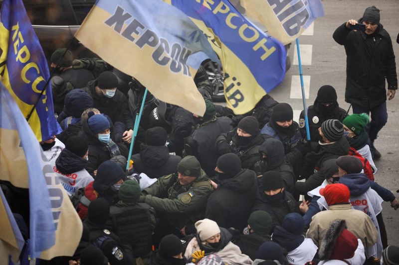 Херсонские предприниматели в ходе акции протеста столкнулись с полицией, - ФОТО, ВИДЕО
