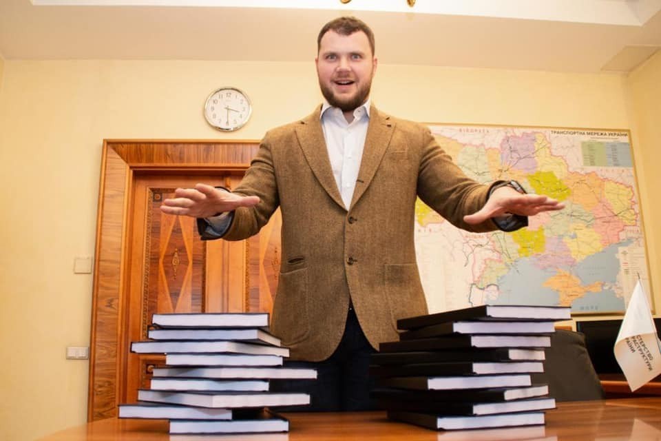 Министр Криклий показал, сколько бумаги нужно на проект автодороги Николаев-Херсон