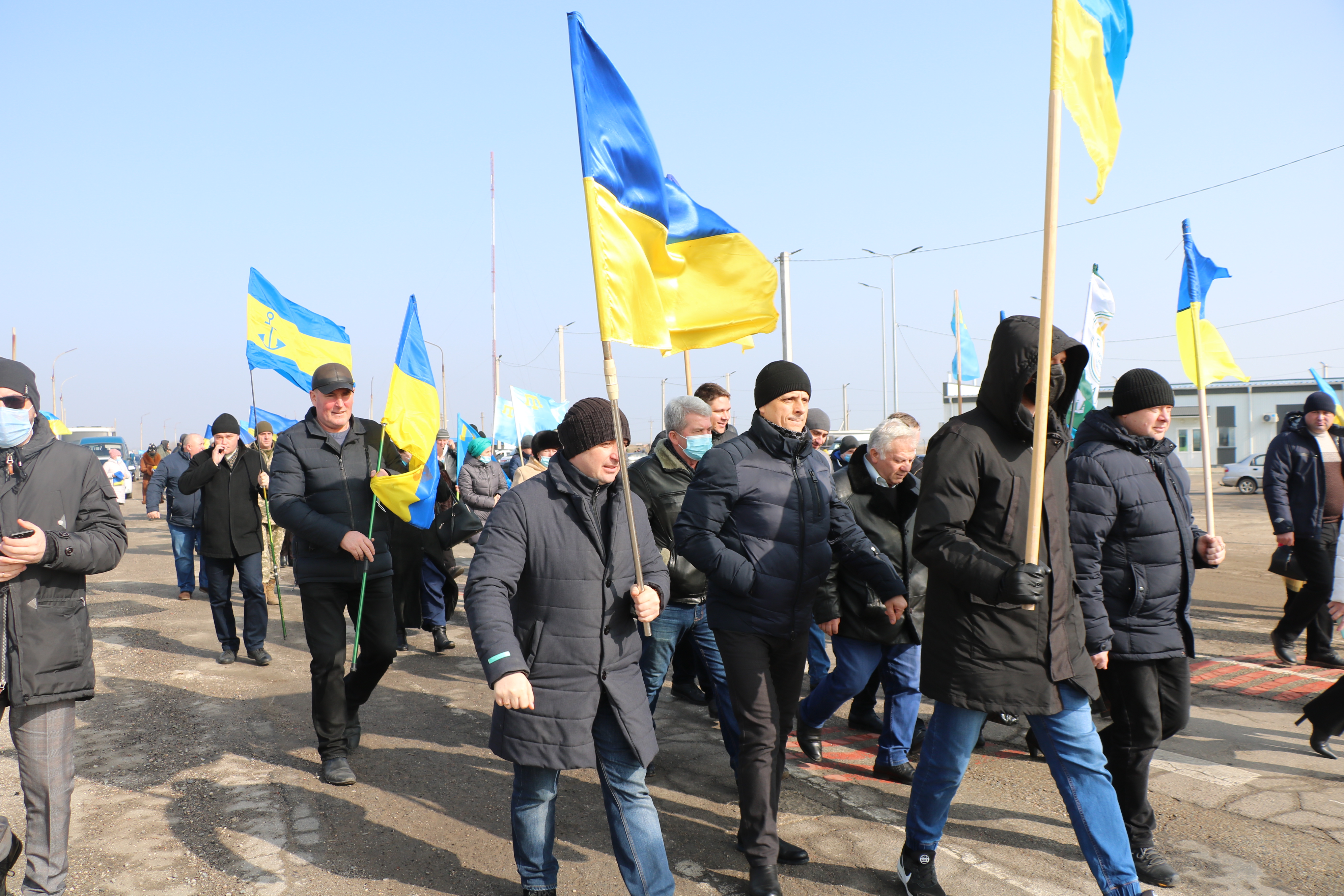 На КПВВ «Чонгар» відбувся автопробіг на підтримку кримськотатарського народу, - ФОТО