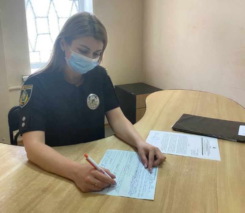 Херсонські поліцейські склали протокол на матір восьмикласника, який ображає вчителів та учнів