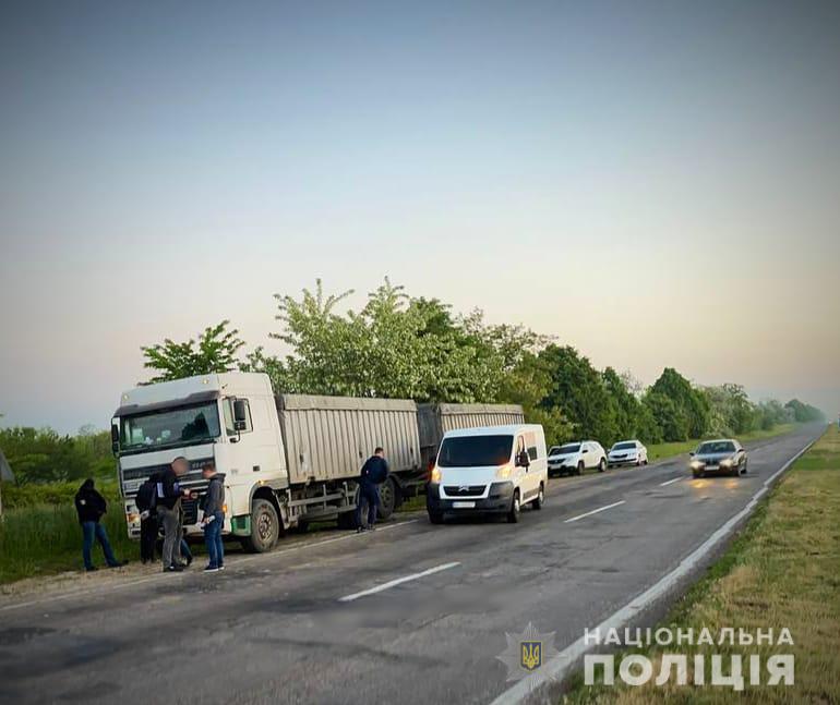 На Херсонщині затримали розбійну групу, яка нападала на далекобійників