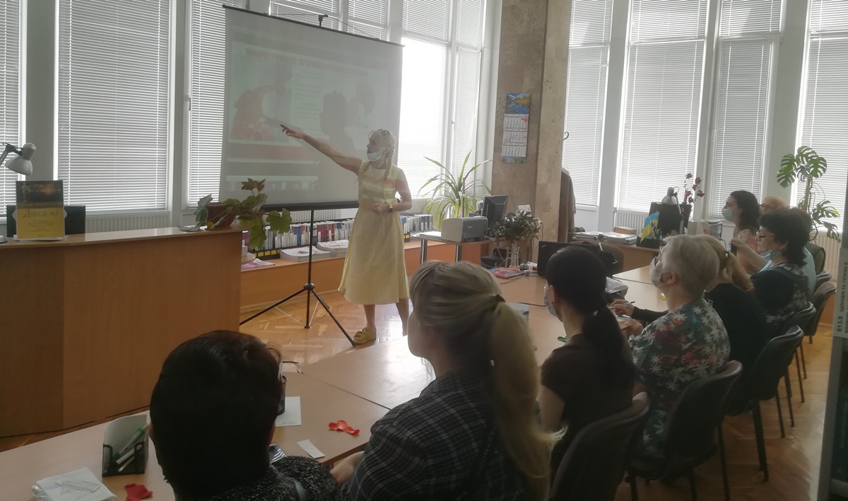 У Херсонській обласній бібліотеці мешканцям міста розповіли про реабілітацію після пневмонії та COVID-19 У Херсонській обласній бібліотеці мешканцям міста розповіли про реабілітацію після пневмонії та COVID-19