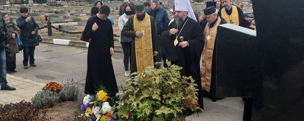 У Херсоні відбулася пам’ятна панахида за загиблими воїнами України У Херсоні відбулася пам’ятна панахида за загиблими воїнами України