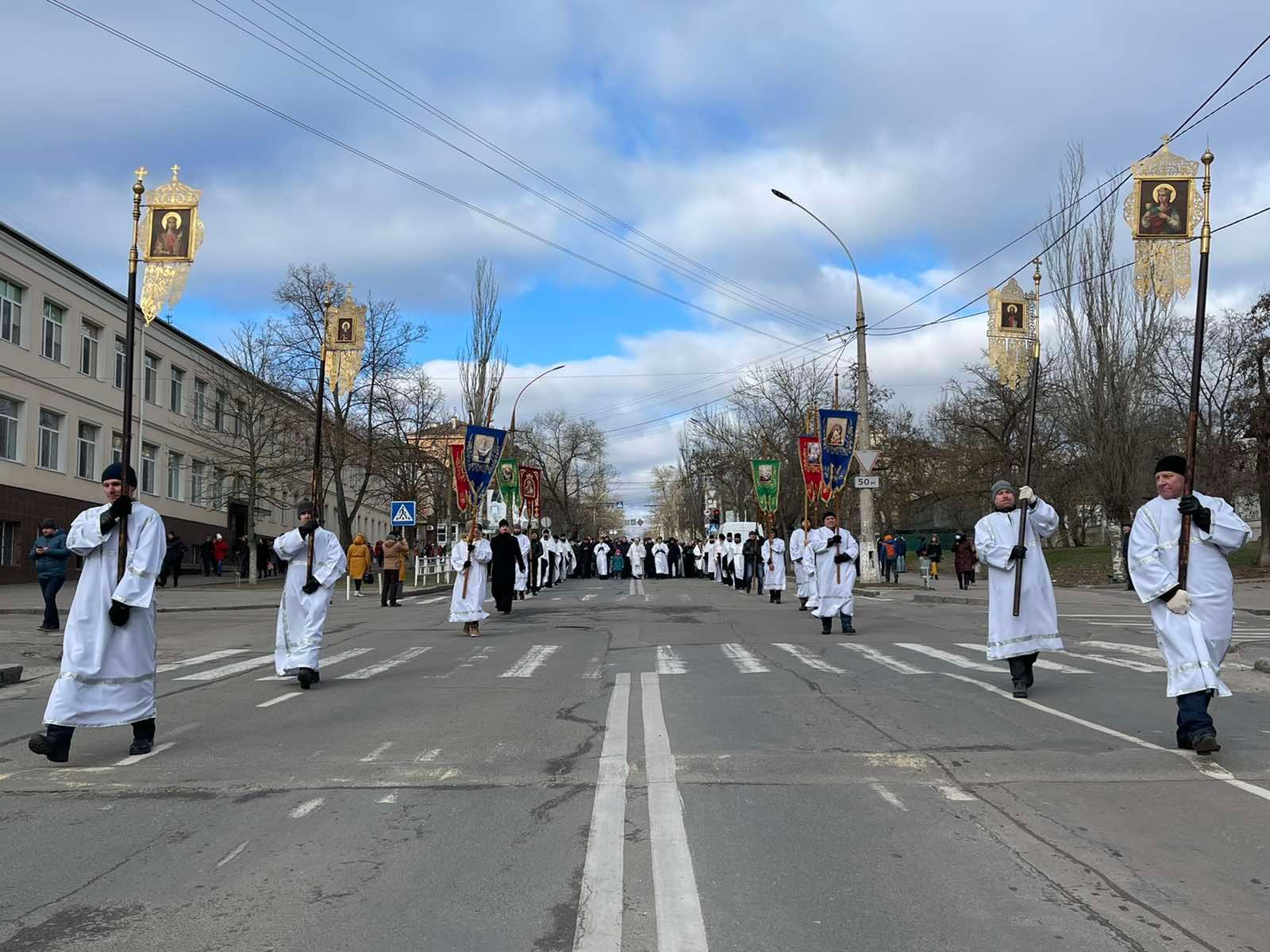Крестный ход и освящение вод Днепра: в Херсоне отпраздновали Крещение