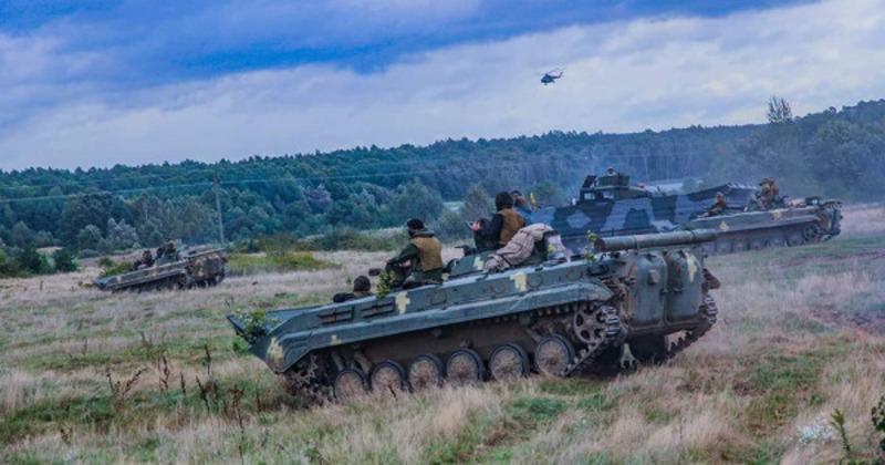 Військові застерігають жителів Херсонщини не фотографувати військову техніку під час передислокації